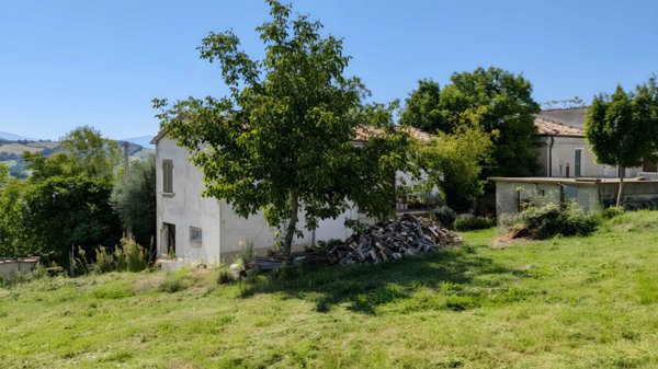 appartamento in vendita a Penne in zona Roccafinadamo