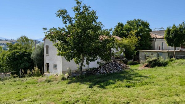 appartamento in vendita a Penne in zona Roccafinadamo