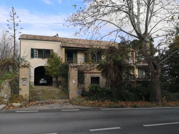casa indipendente in vendita a Penne