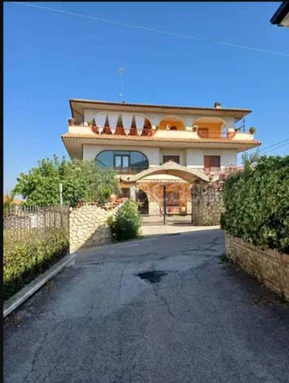 casa indipendente in vendita a Penne