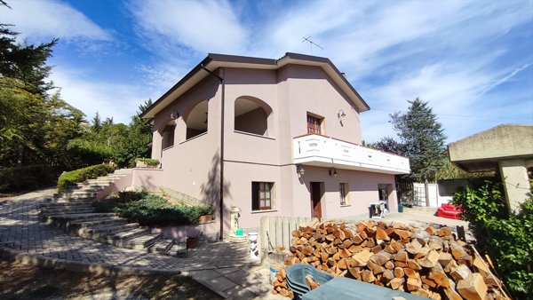 casa indipendente in vendita a Penne