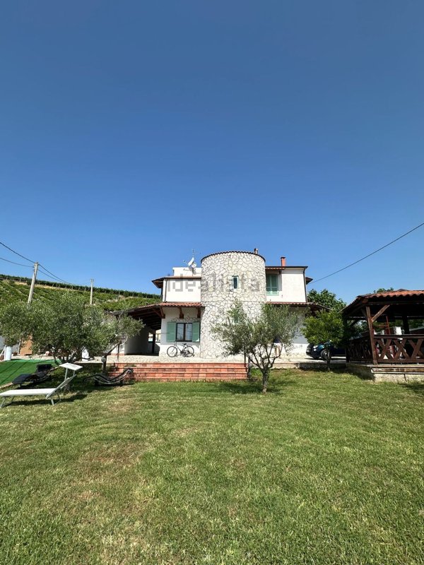 casa indipendente in vendita a Penne