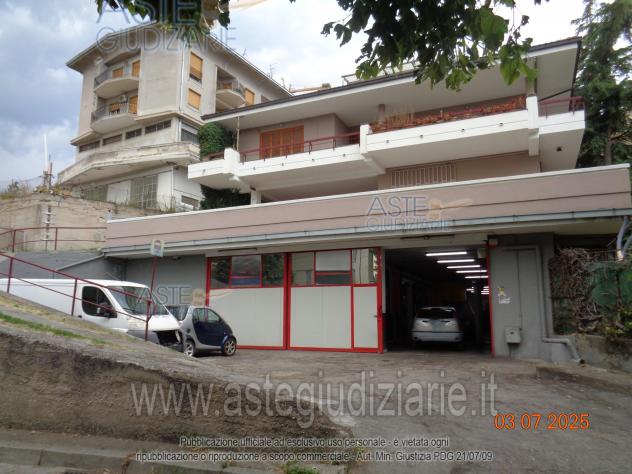 locale commerciale in vendita a Penne