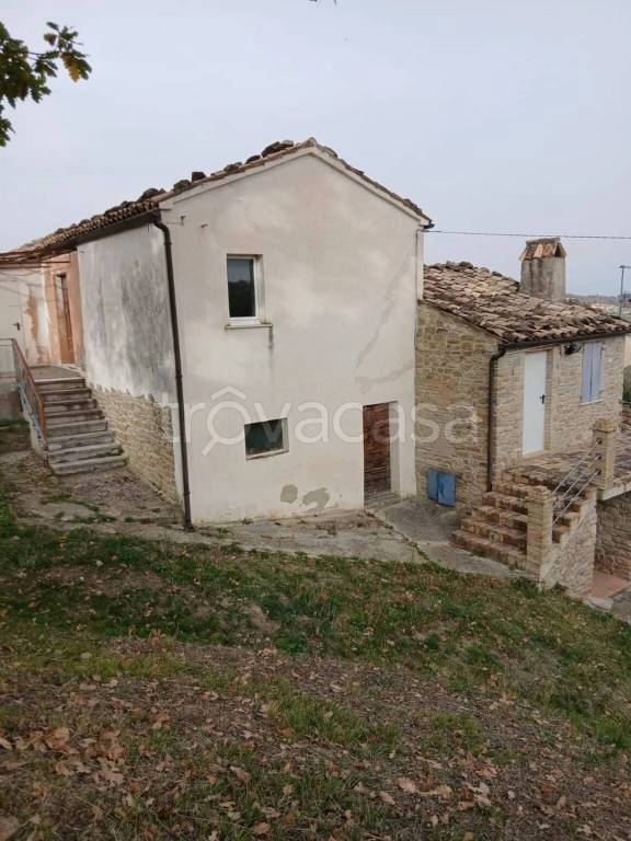 casa indipendente in vendita a Penne in zona Roccafinadamo