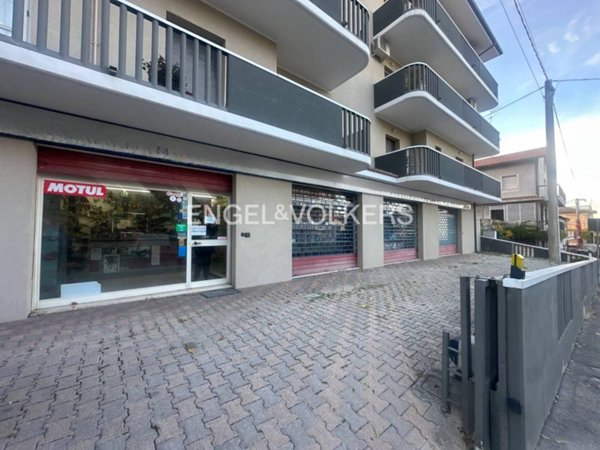 locale commerciale in vendita a Penne