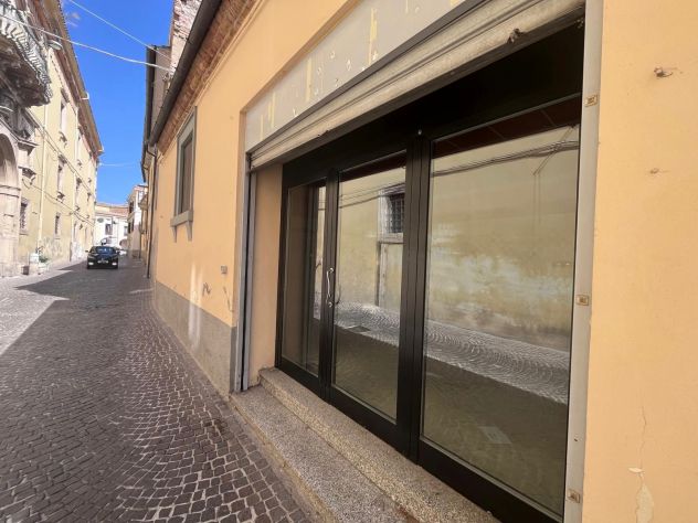 locale commerciale in vendita a Penne