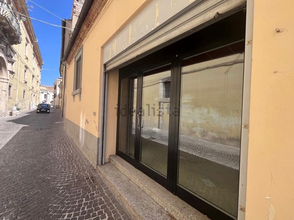 locale commerciale in vendita a Penne