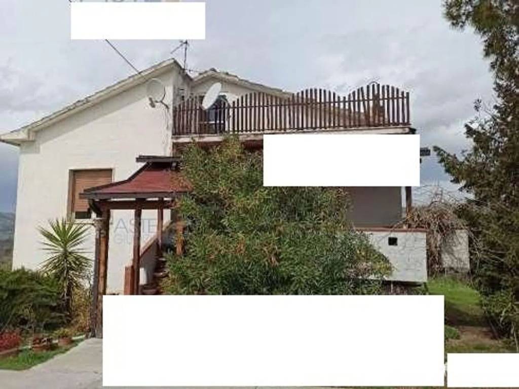 casa indipendente in vendita a Penne