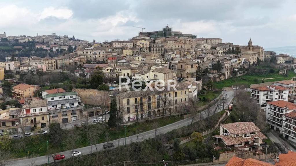 casa indipendente in vendita a Penne in zona Porta Caldaia