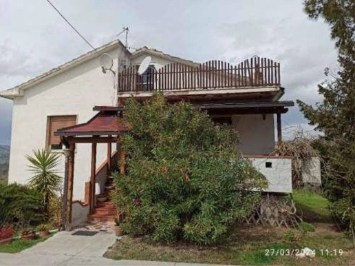 casa indipendente in vendita a Penne