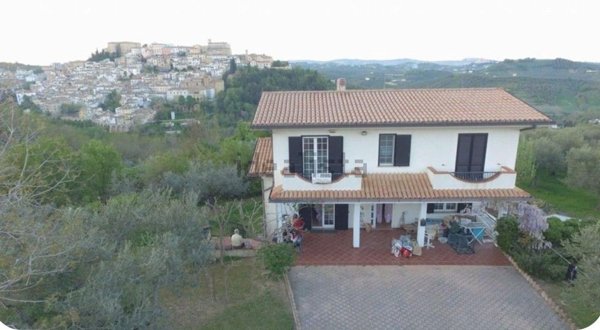 casa indipendente in vendita a Penne