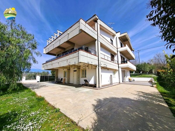 casa indipendente in vendita a Penne