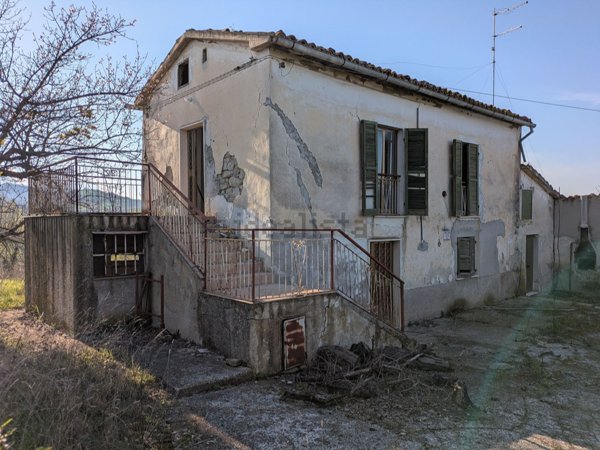 casa semindipendente in vendita a Penne