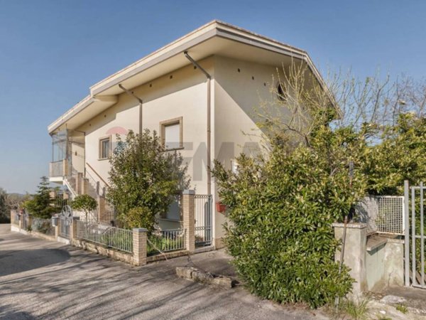 casa indipendente in vendita a Penne