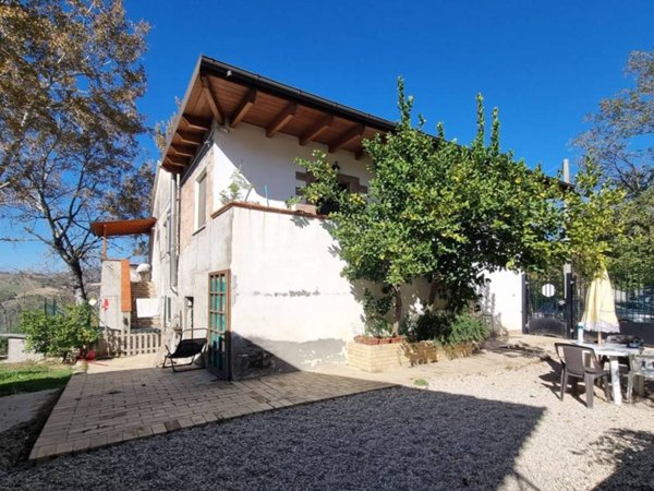 casa indipendente in vendita a Penne