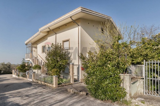 casa indipendente in vendita a Penne