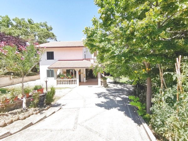 casa indipendente in vendita a Penne