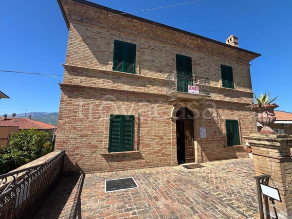 casa indipendente in vendita a Penne