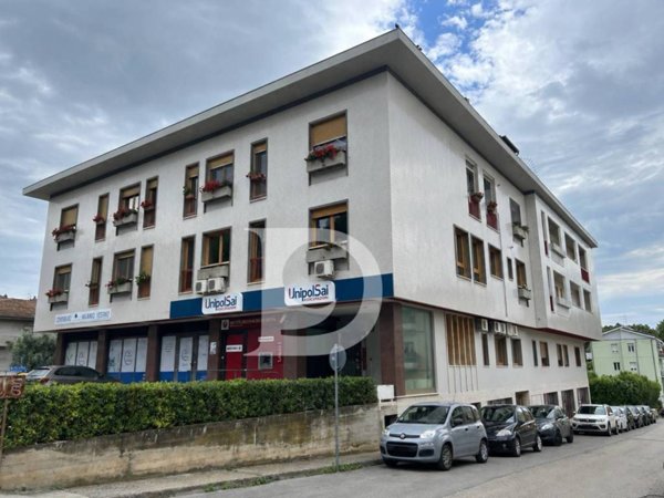 negozio in vendita a Penne in zona Porta Caldaia