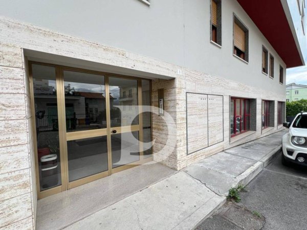 locale commerciale in vendita a Penne in zona Porta Caldaia