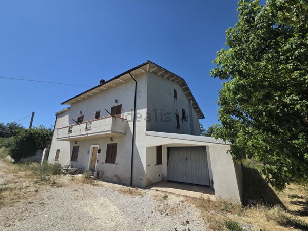 casa indipendente in vendita a Penne in zona Porta Caldaia