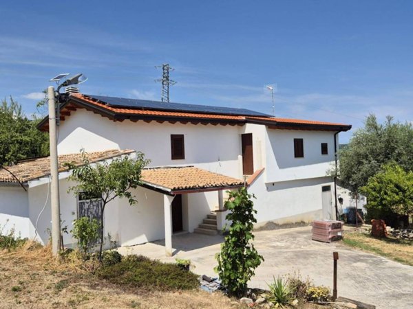 casa indipendente in vendita a Penne in zona Casale
