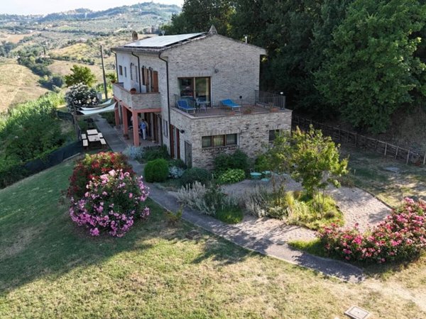 casa indipendente in vendita a Penne in zona Casale