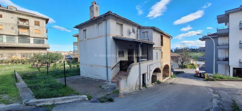 casa indipendente in vendita a Penne in zona Porta Caldaia