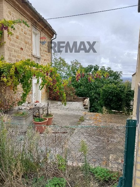 casa indipendente in vendita a Penne in zona Porta Caldaia