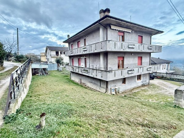 casa indipendente in vendita a Penne in zona Porta Caldaia