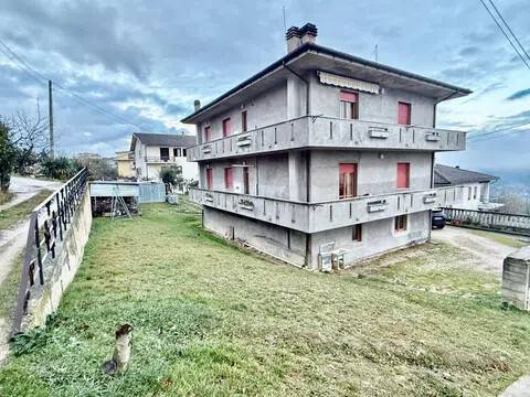 casa indipendente in vendita a Penne in zona Porta Caldaia