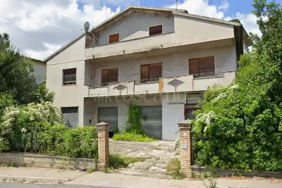 casa indipendente in vendita a Penne