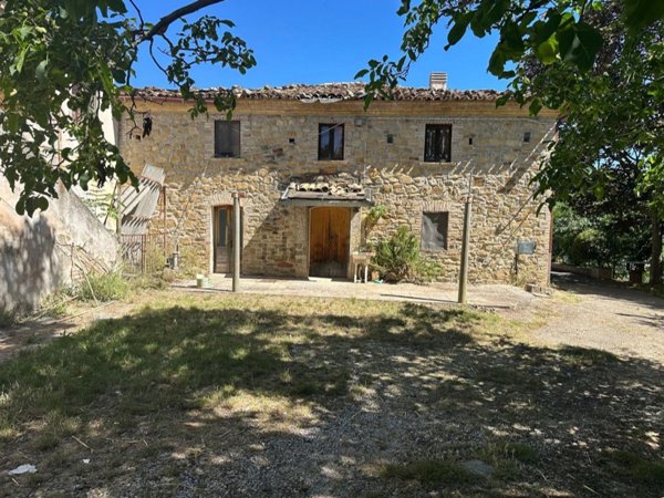casa indipendente in vendita a Penne in zona Casale