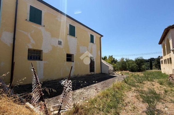 casa indipendente in vendita a Penne in zona Colle Maggio