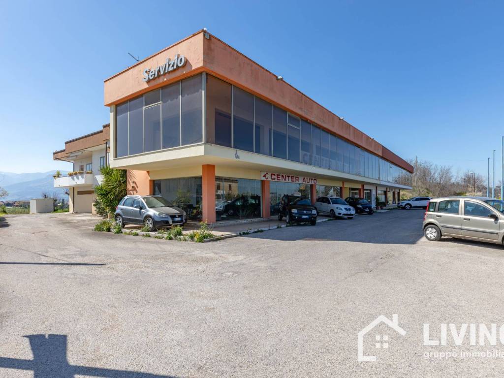 negozio in vendita a Penne in zona Casale