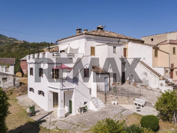 casa indipendente in vendita a Penne in zona Casale