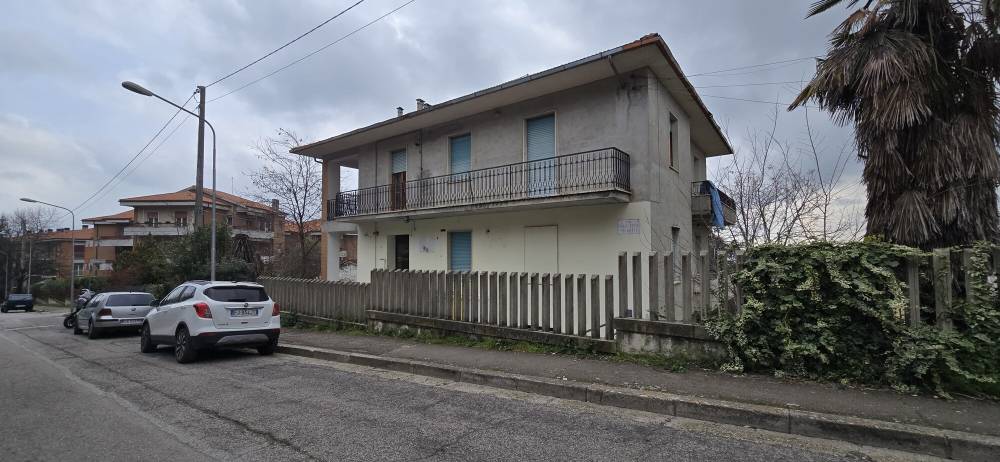 appartamento in vendita a Penne in zona Porta Caldaia