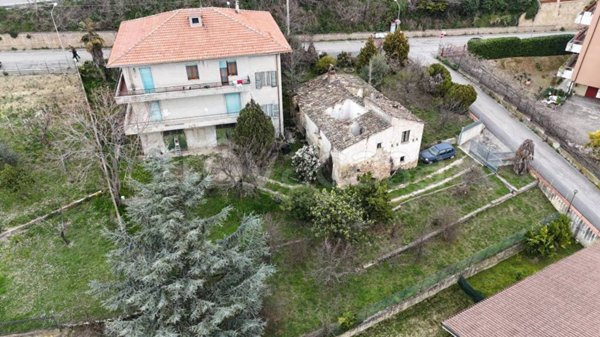 casa indipendente in vendita a Penne in zona Porta Caldaia