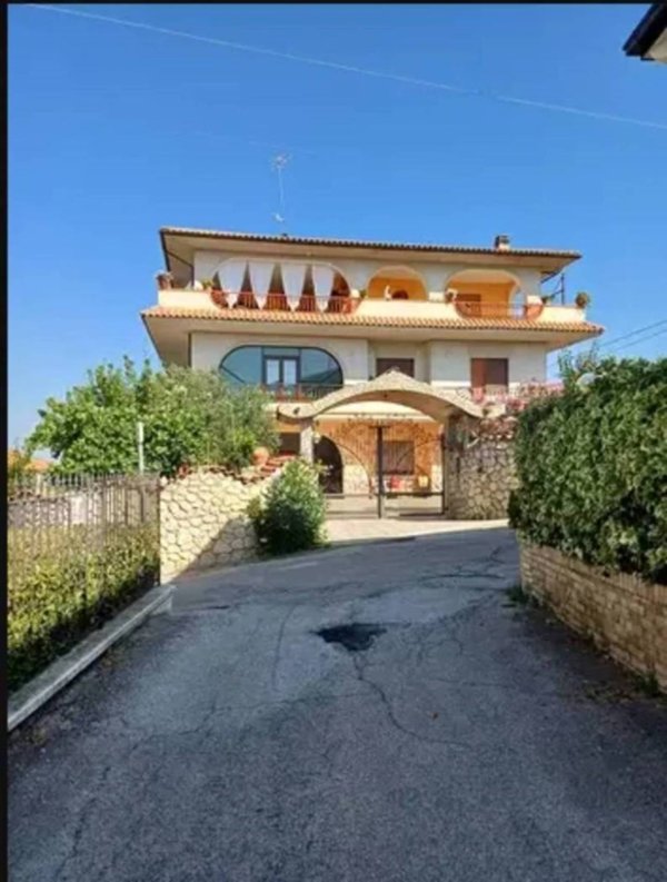 casa indipendente in vendita a Penne