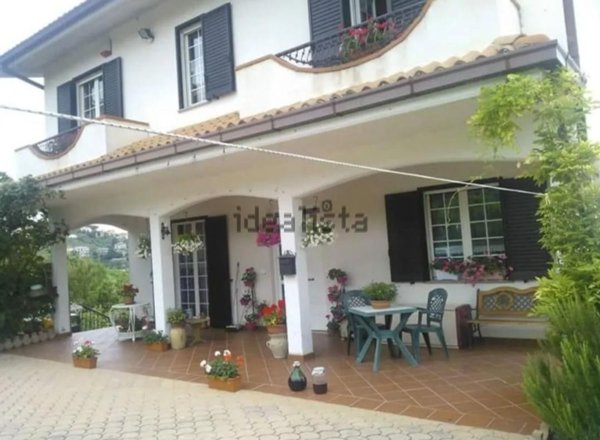 casa indipendente in vendita a Penne in zona Casale
