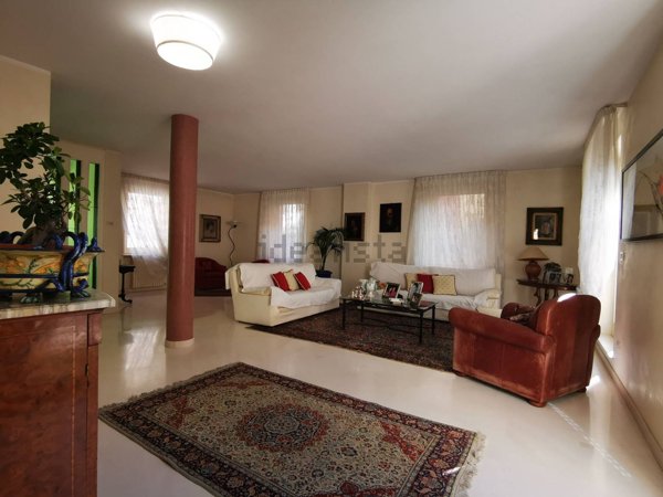 casa indipendente in vendita a Pescara in zona Centro Città