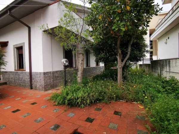 casa indipendente in vendita a Pescara in zona Castellammare