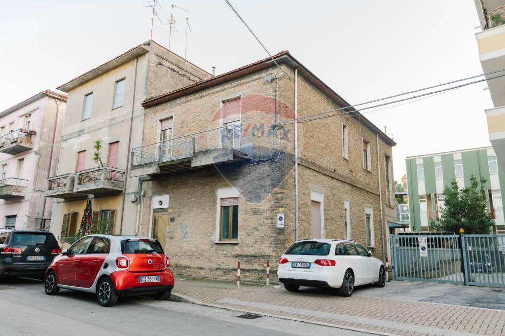 casa indipendente in vendita a Pescara in zona Centro Città
