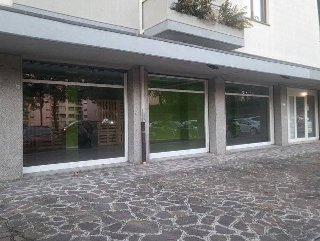 locale commerciale in vendita a Pescara in zona Colle Innamorati