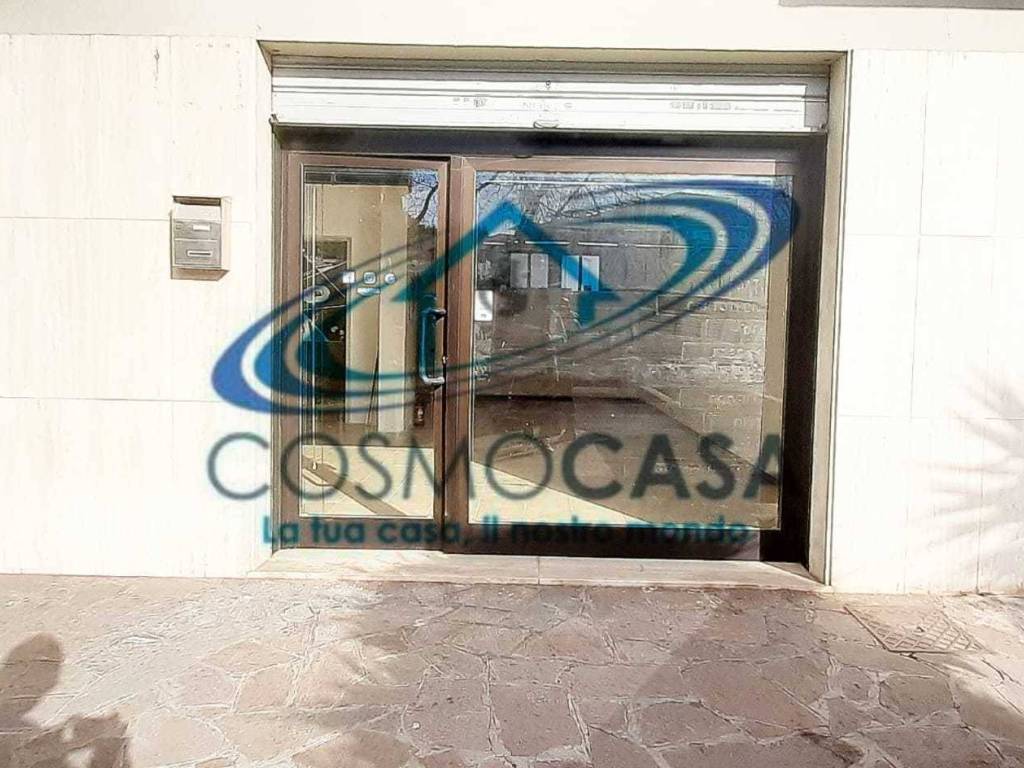 locale commerciale in vendita a Pescara in zona Pineta