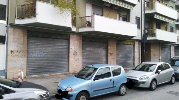 locale di sgombero in vendita a Pescara in zona Porta Nuova