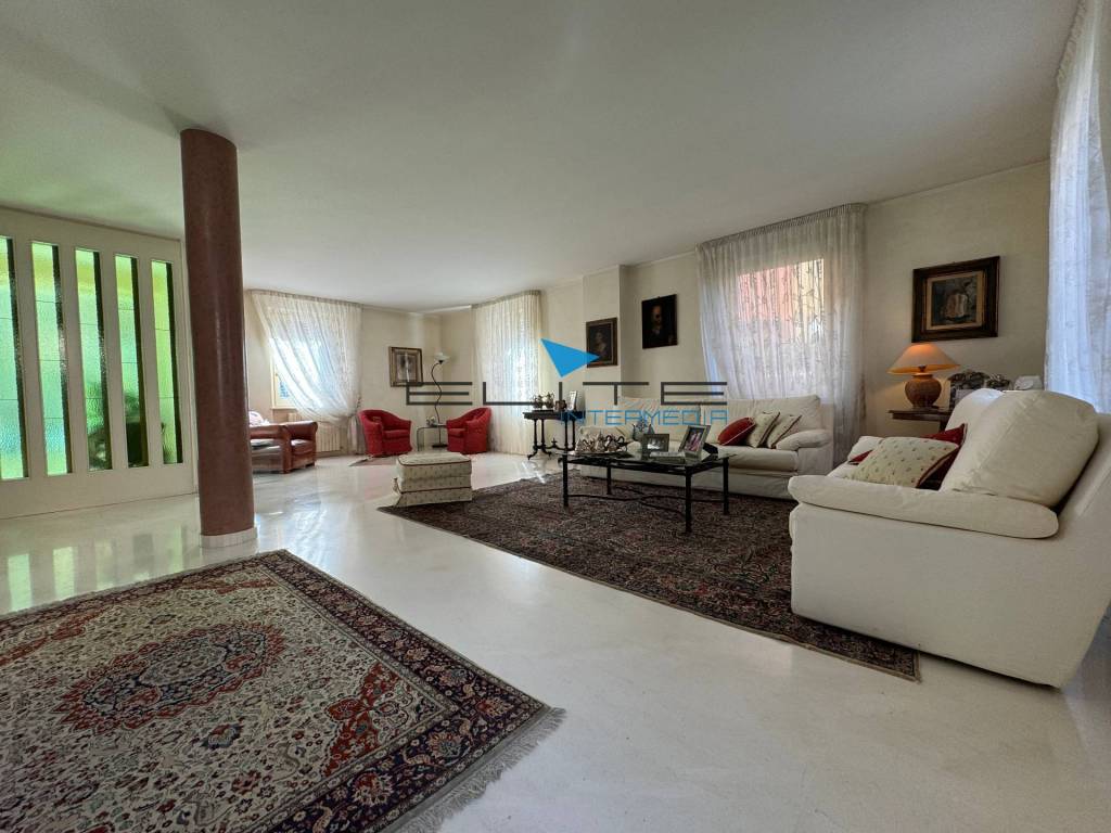 casa indipendente in vendita a Pescara in zona Centro Città