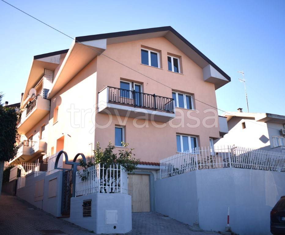 casa indipendente in vendita a Pescara in zona Colle Scorrano