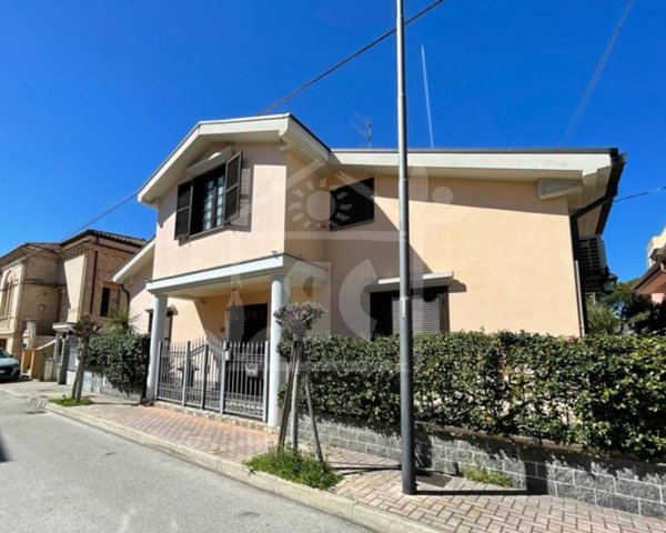 casa indipendente in vendita a Pescara in zona Duca degli Abruzzi