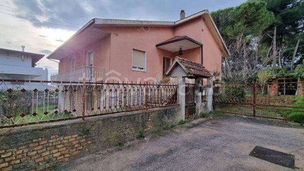 casa indipendente in vendita a Pescara in zona Colle Marino